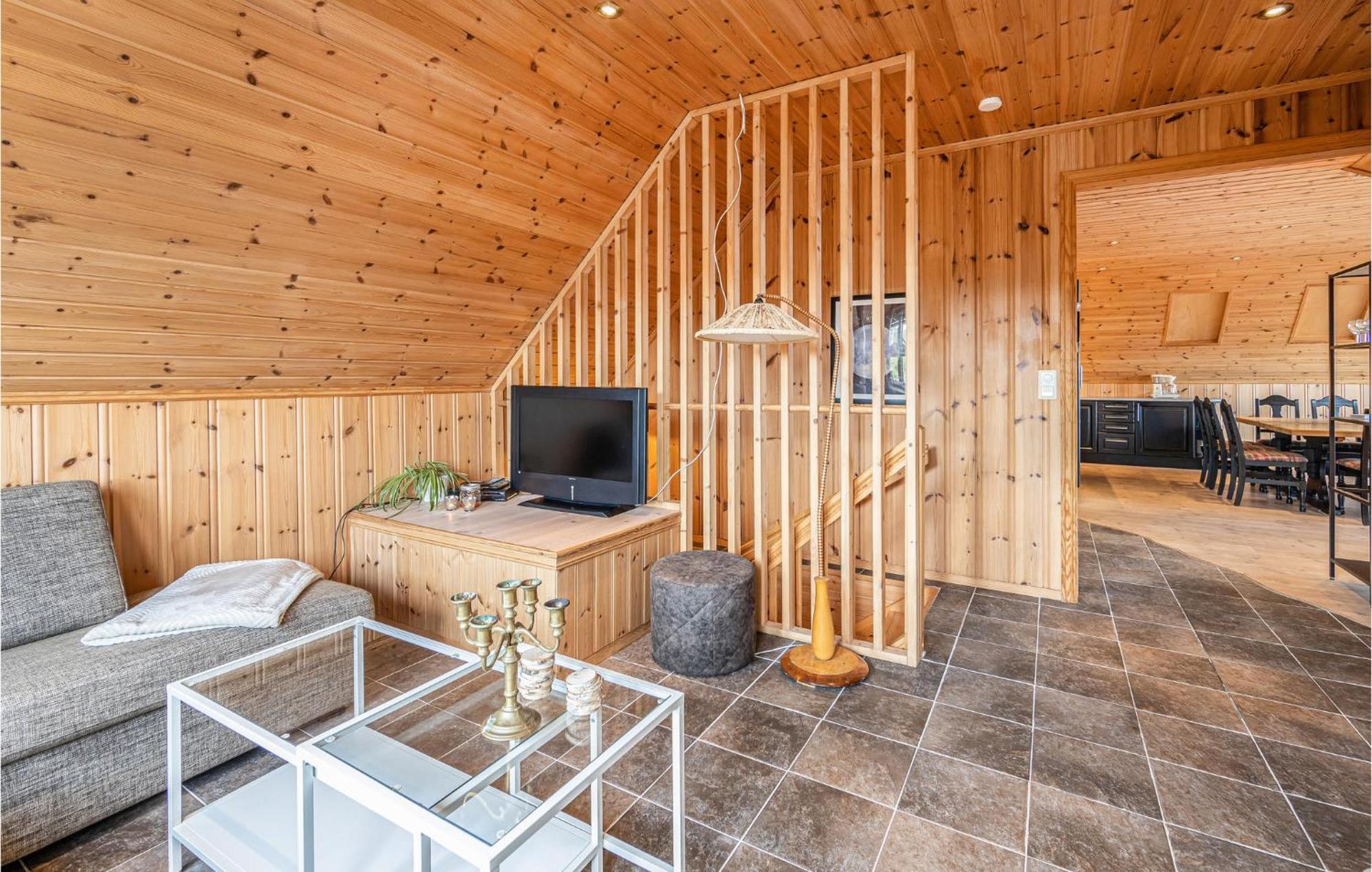 Awesome Home In Kvamsoy With Jacuzzi Sandvik  Eksteriør billede