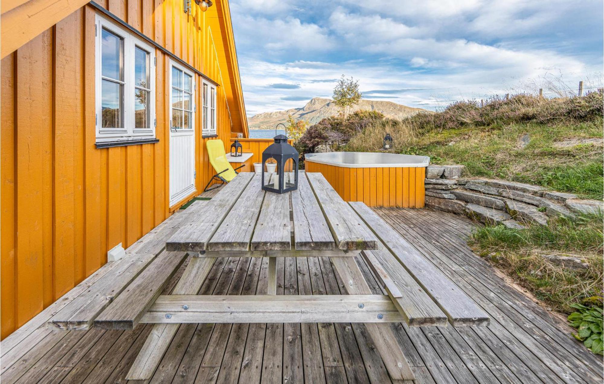 Awesome Home In Kvamsoy With Jacuzzi Sandvik  Eksteriør billede