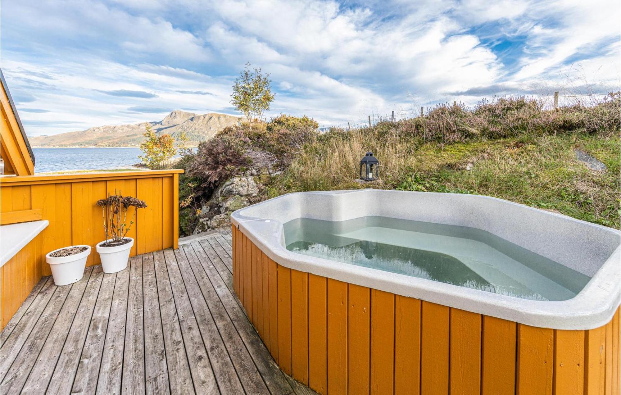 Awesome Home In Kvamsoy With Jacuzzi Sandvik  Eksteriør billede