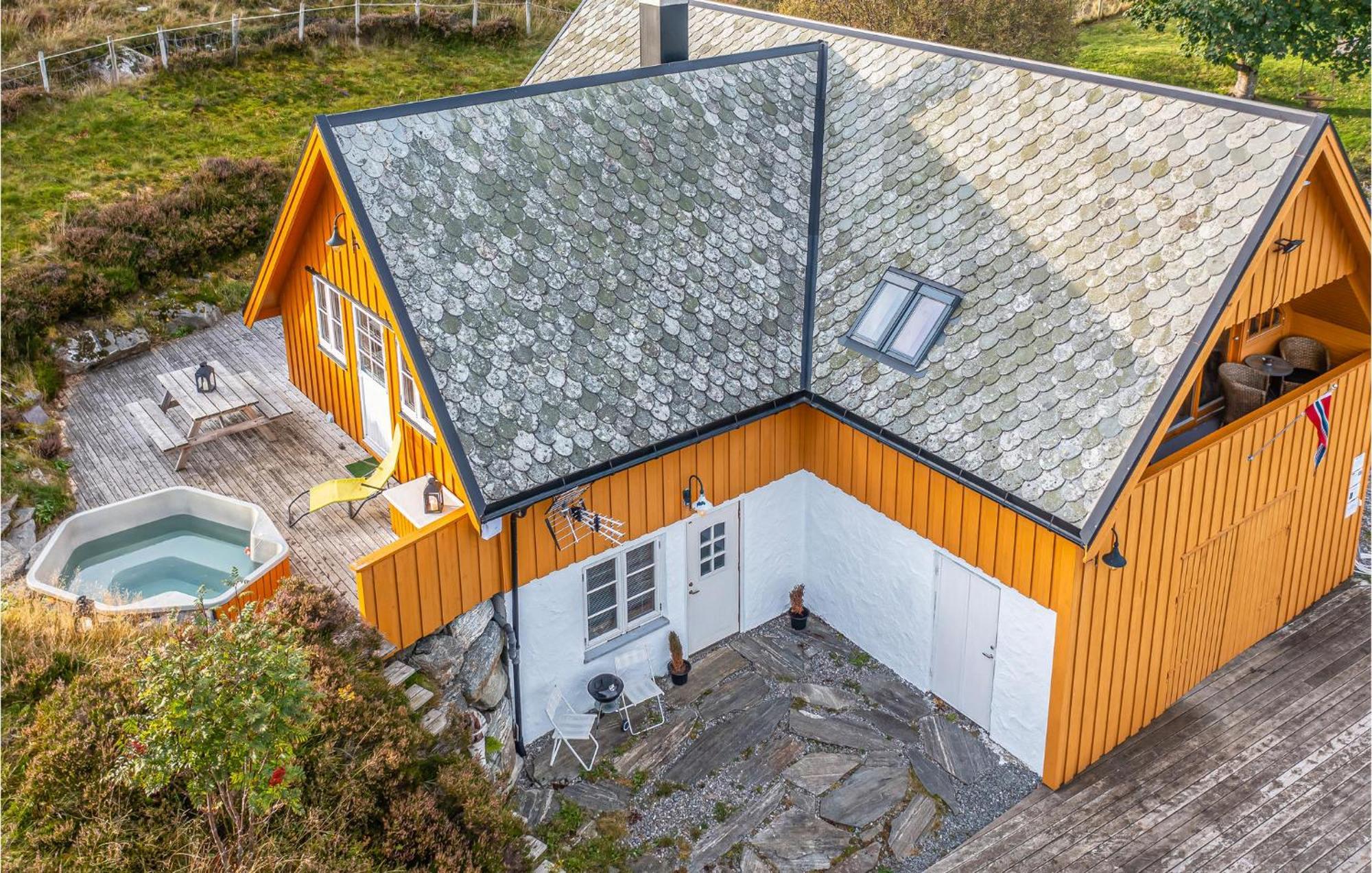 Awesome Home In Kvamsoy With Jacuzzi Sandvik  Eksteriør billede