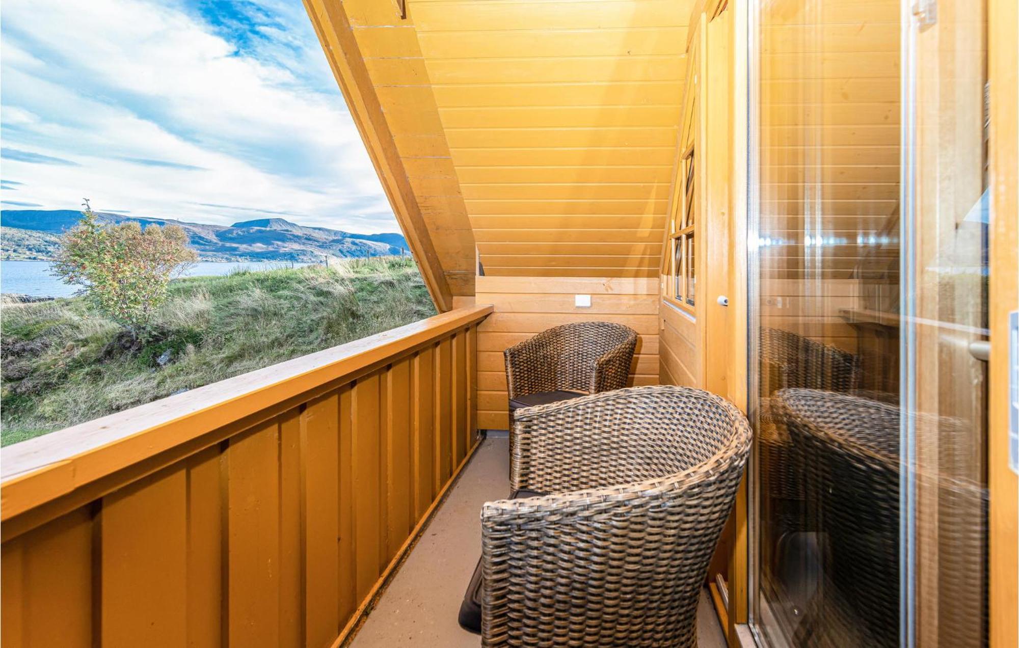 Awesome Home In Kvamsoy With Jacuzzi Sandvik  Eksteriør billede